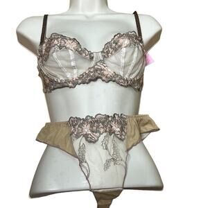 PFIFF LACE BRA & PANTIES SET‎ NWT SIZE 32 D